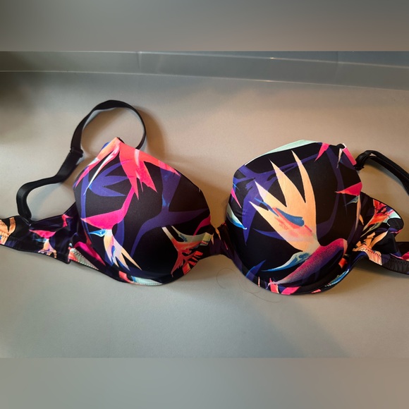 PINK Victoria's Secret Other - Colorful Tropical Print bra from PINK NEW